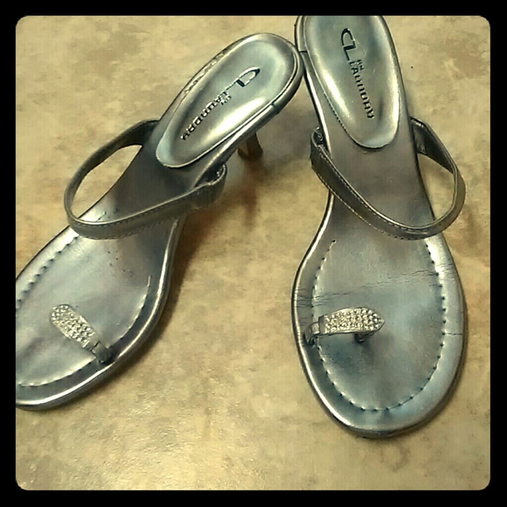 ⭐NEW Listing⭐Silver Grey Sandles w/ Kitten Heels